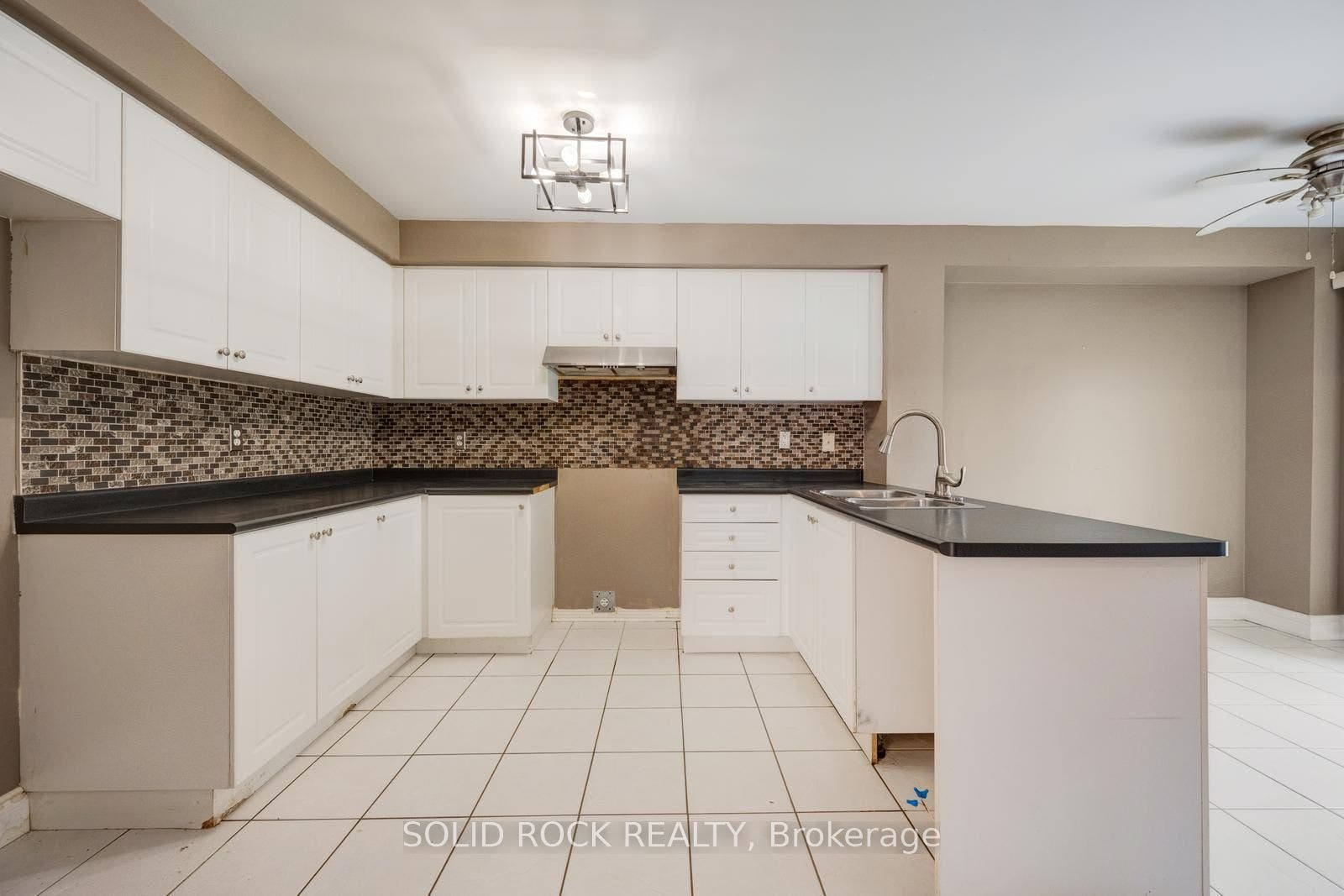 41 Trumpet Valley Boulevard, Brampton, Brampton, Peel ON L7A 2Z8 Open Concept Kitchen