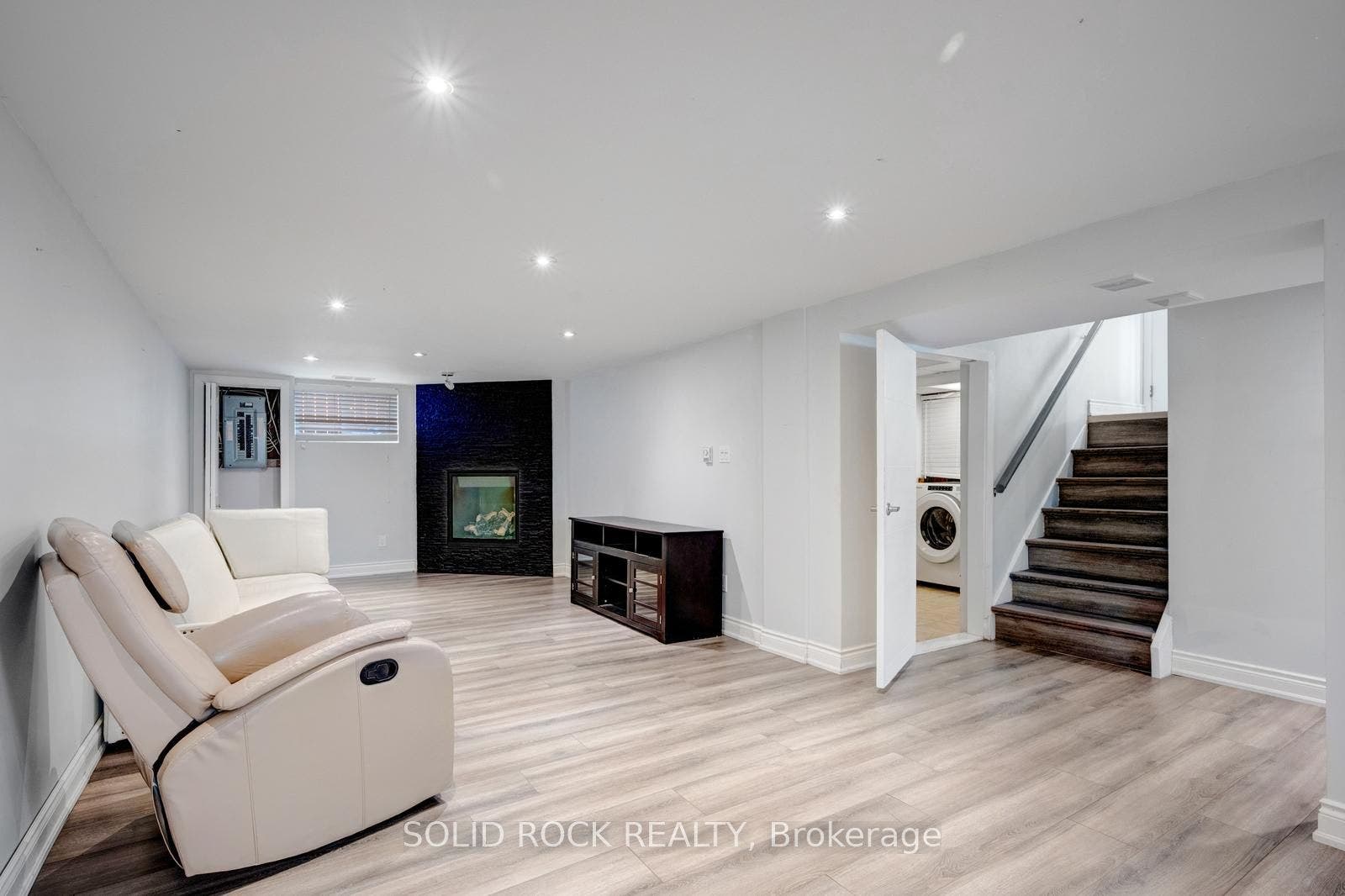 5372 Spruce Avenue, Burlington, Halton ON L7L 1N7