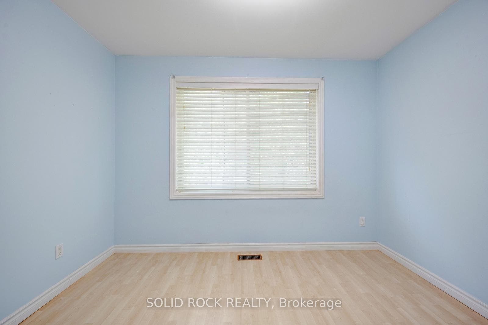 5372 Spruce Avenue, Burlington, Halton ON L7L 1N7