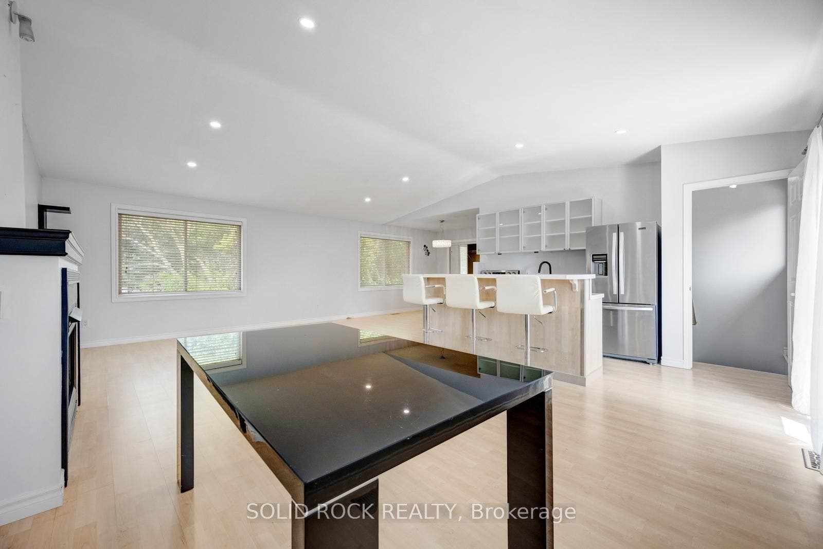 5372 Spruce Avenue, Burlington, Halton ON L7L 1N7