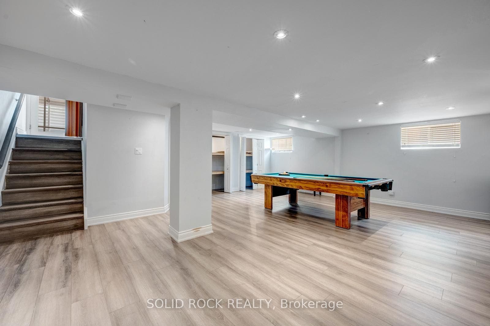5372 Spruce Avenue, Burlington, Halton ON L7L 1N7