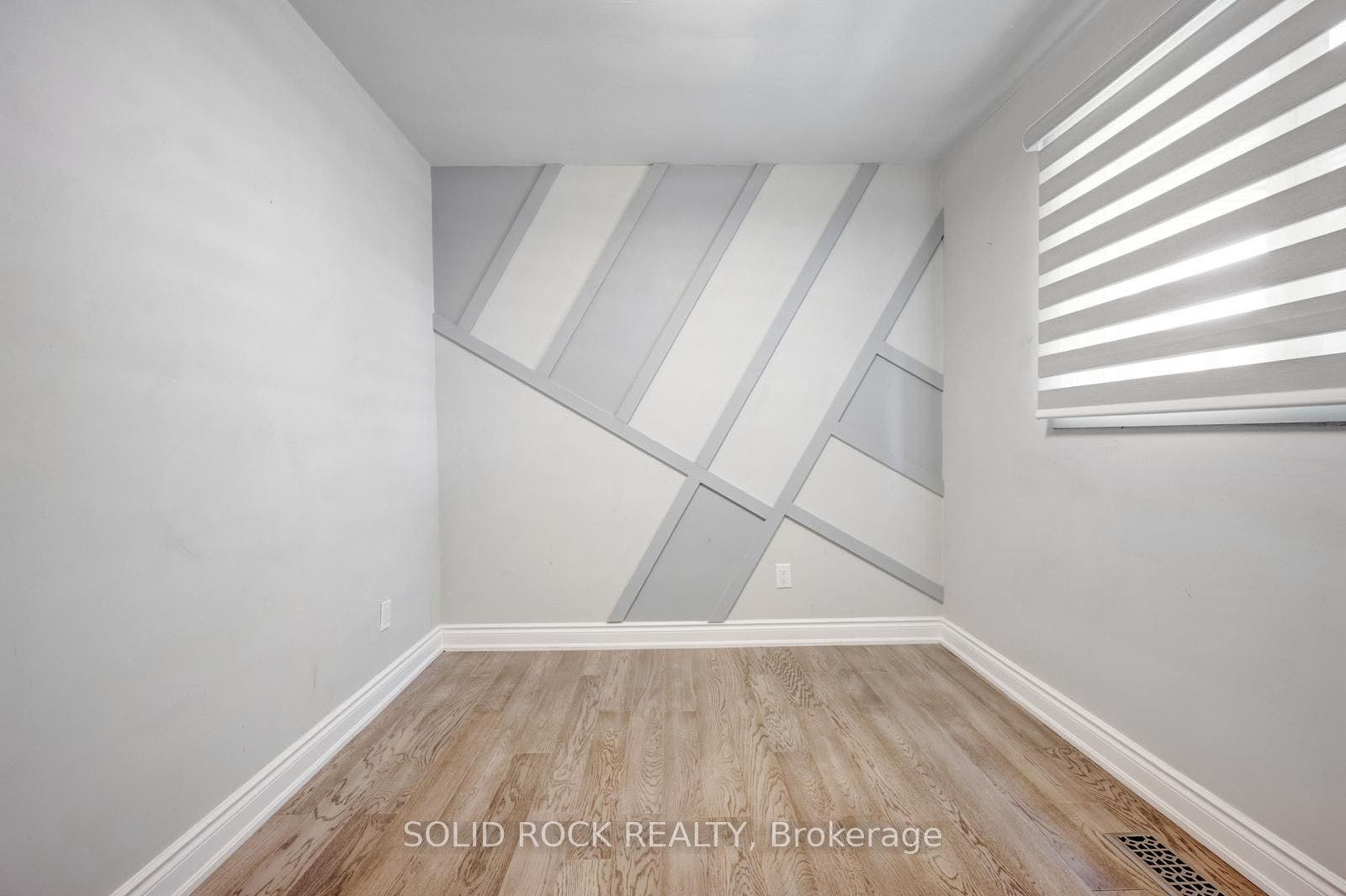 5372 Spruce Avenue, Burlington, Halton ON L7L 1N7