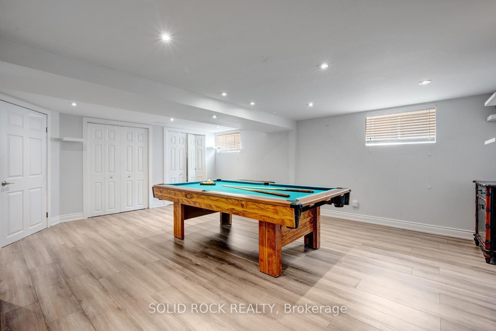 5372 Spruce Avenue, Burlington, Halton ON L7L 1N7