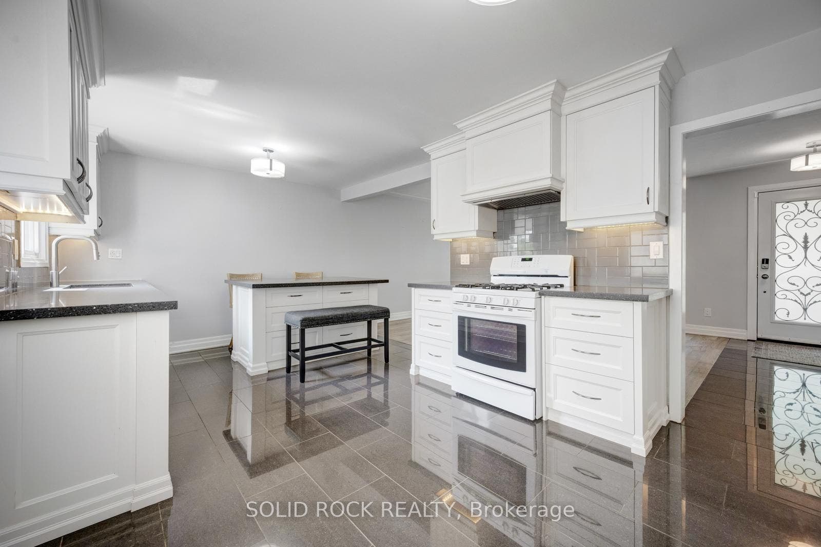 5372 Spruce Avenue, Burlington, Halton ON L7L 1N7