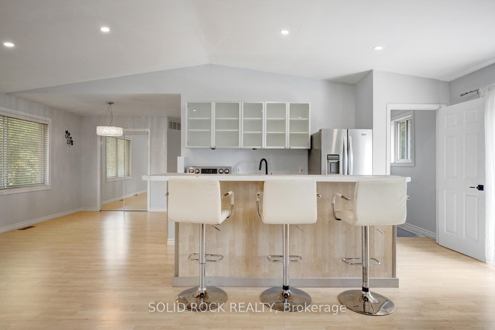 5372 Spruce Avenue, Burlington, Halton ON L7L 1N7