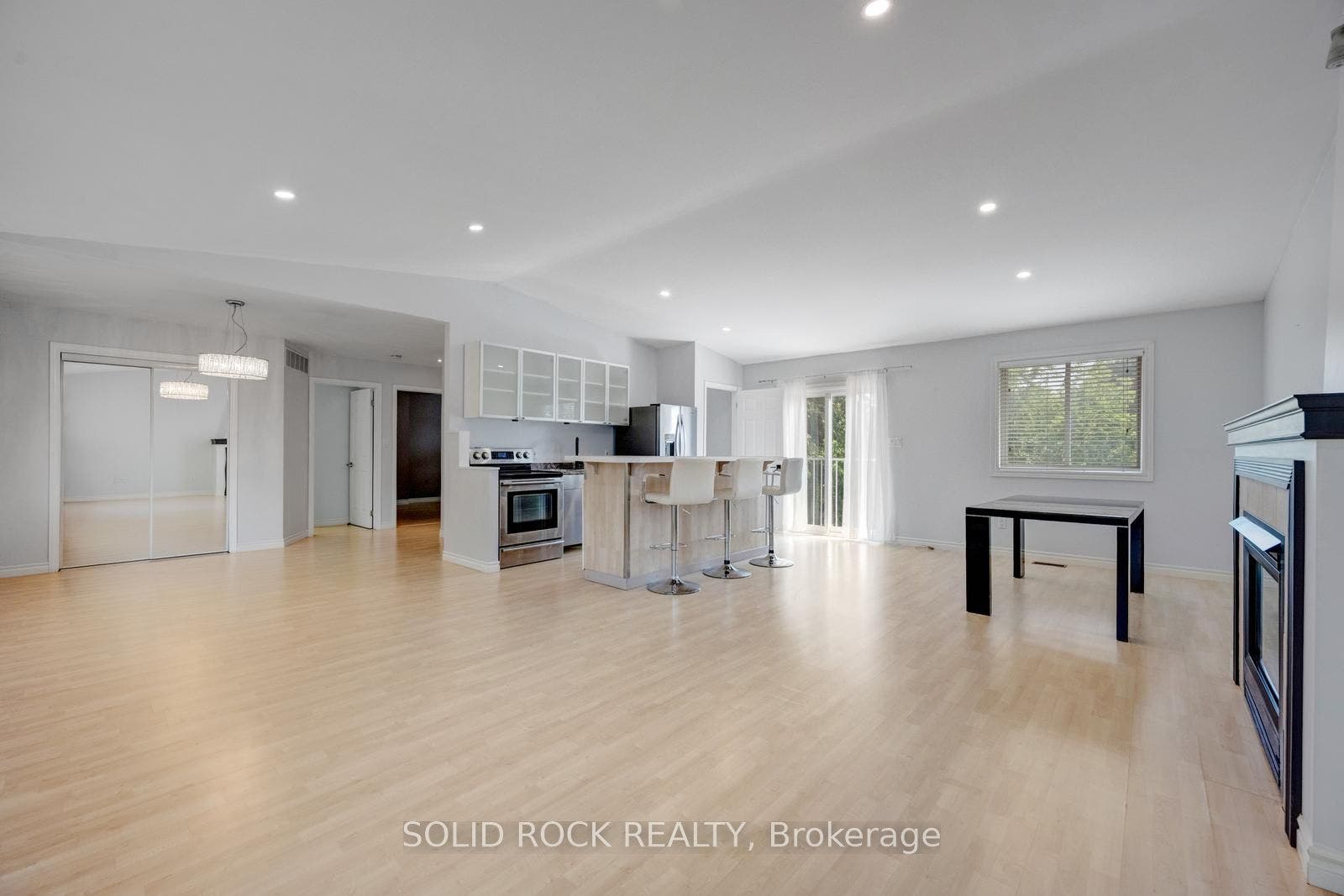 5372 Spruce Avenue, Burlington, Halton ON L7L 1N7