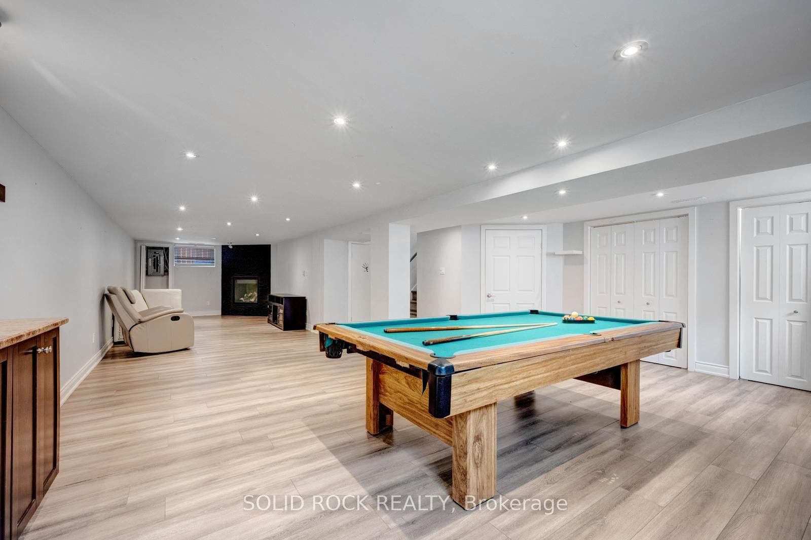 5372 Spruce Avenue, Burlington, Halton ON L7L 1N7