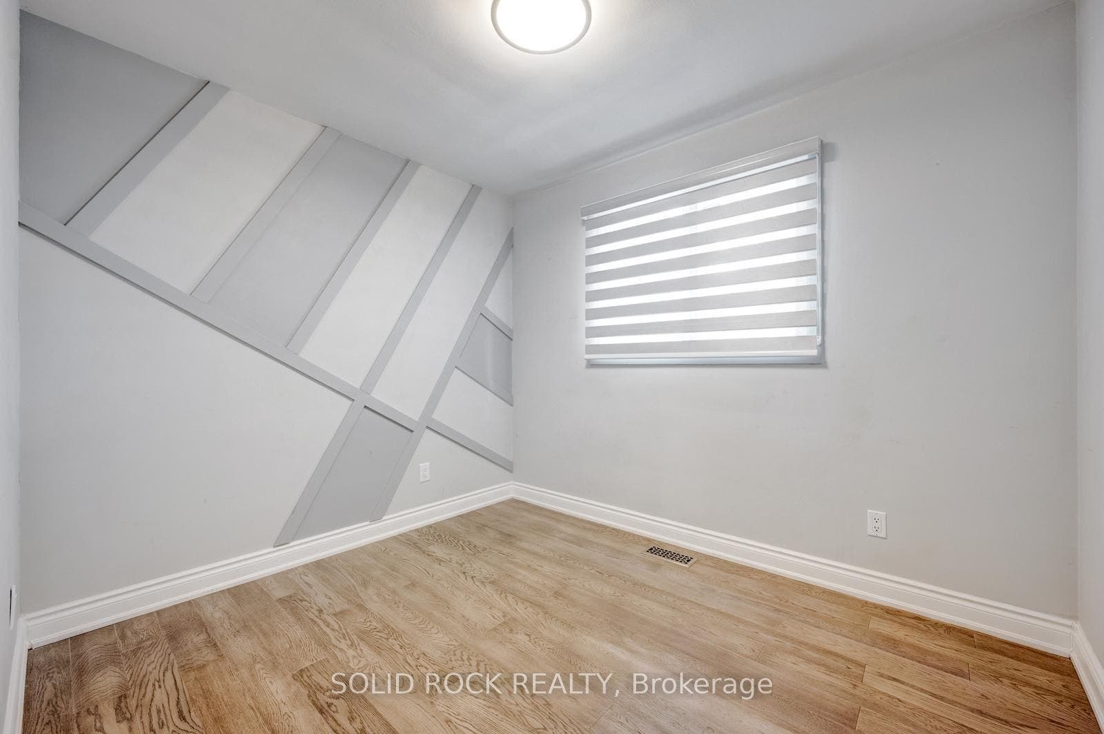 5372 Spruce Avenue, Burlington, Halton ON L7L 1N7