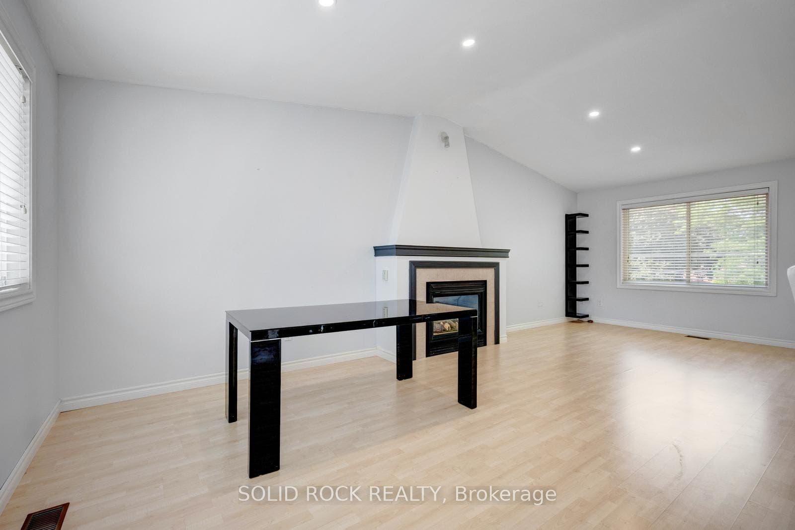 5372 Spruce Avenue, Burlington, Halton ON L7L 1N7