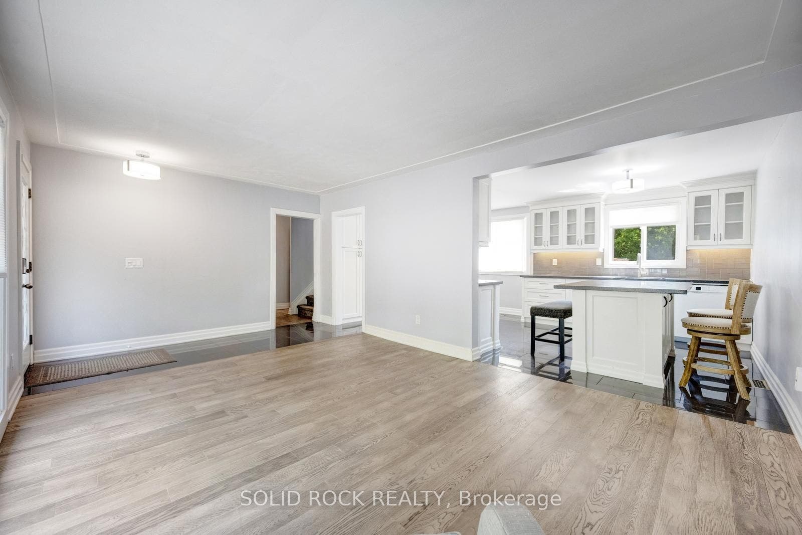 5372 Spruce Avenue, Burlington, Halton ON L7L 1N7