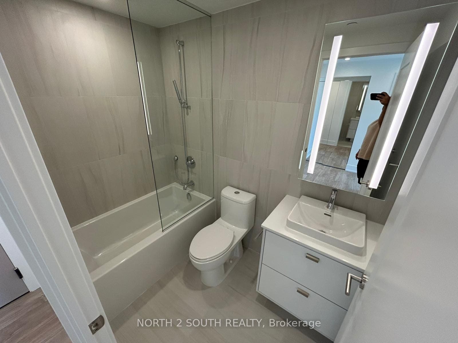 858 Dupont Street, #529, Toronto W, Toronto ON M6G 0C1 858 Dupont Street, #529, Toronto W, Toronto ON M6G 0C1