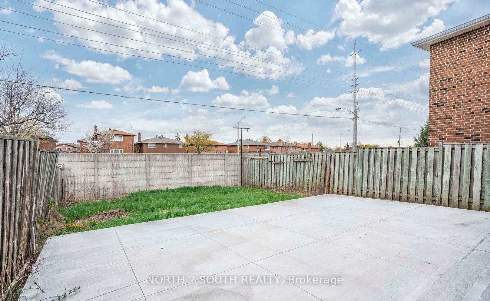 37 Loire Court, #upper, Toronto W, Toronto ON M9V 4Z7 37 Loire Court, #upper, Toronto W, Toronto ON M9V 4Z7