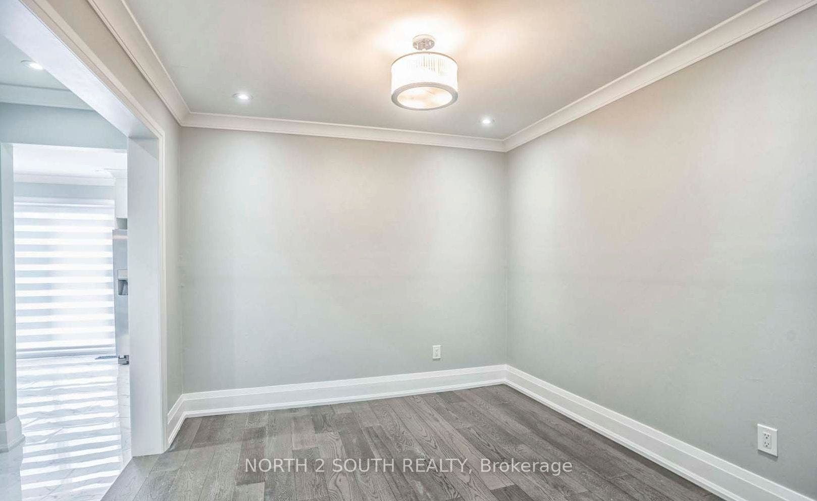 37 Loire Court, #upper, Toronto W, Toronto ON M9V 4Z7 37 Loire Court, #upper, Toronto W, Toronto ON M9V 4Z7