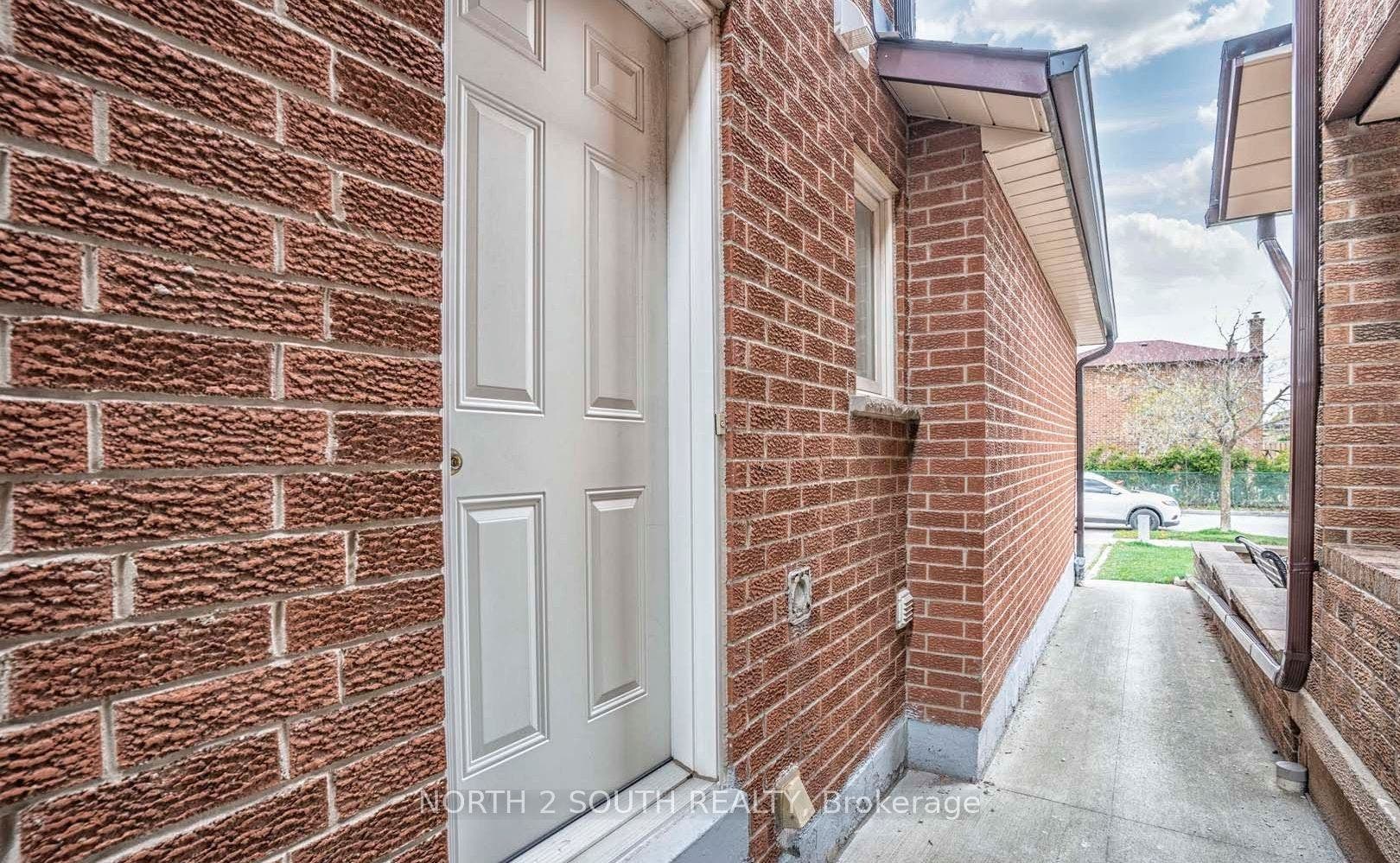 37 Loire Court, #upper, Toronto W, Toronto ON M9V 4Z7 37 Loire Court, #upper, Toronto W, Toronto ON M9V 4Z7