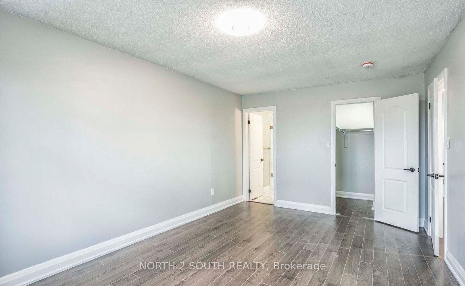 37 Loire Court, #upper, Toronto W, Toronto ON M9V 4Z7 37 Loire Court, #upper, Toronto W, Toronto ON M9V 4Z7
