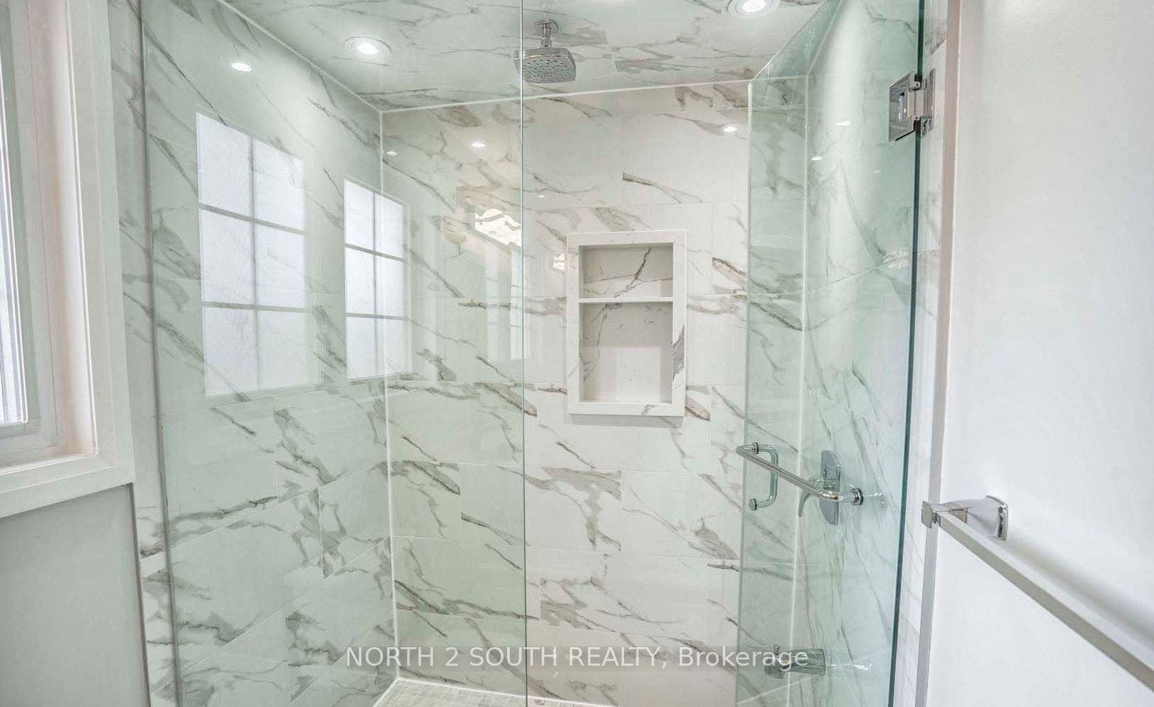37 Loire Court, #upper, Toronto W, Toronto ON M9V 4Z7 37 Loire Court, #upper, Toronto W, Toronto ON M9V 4Z7