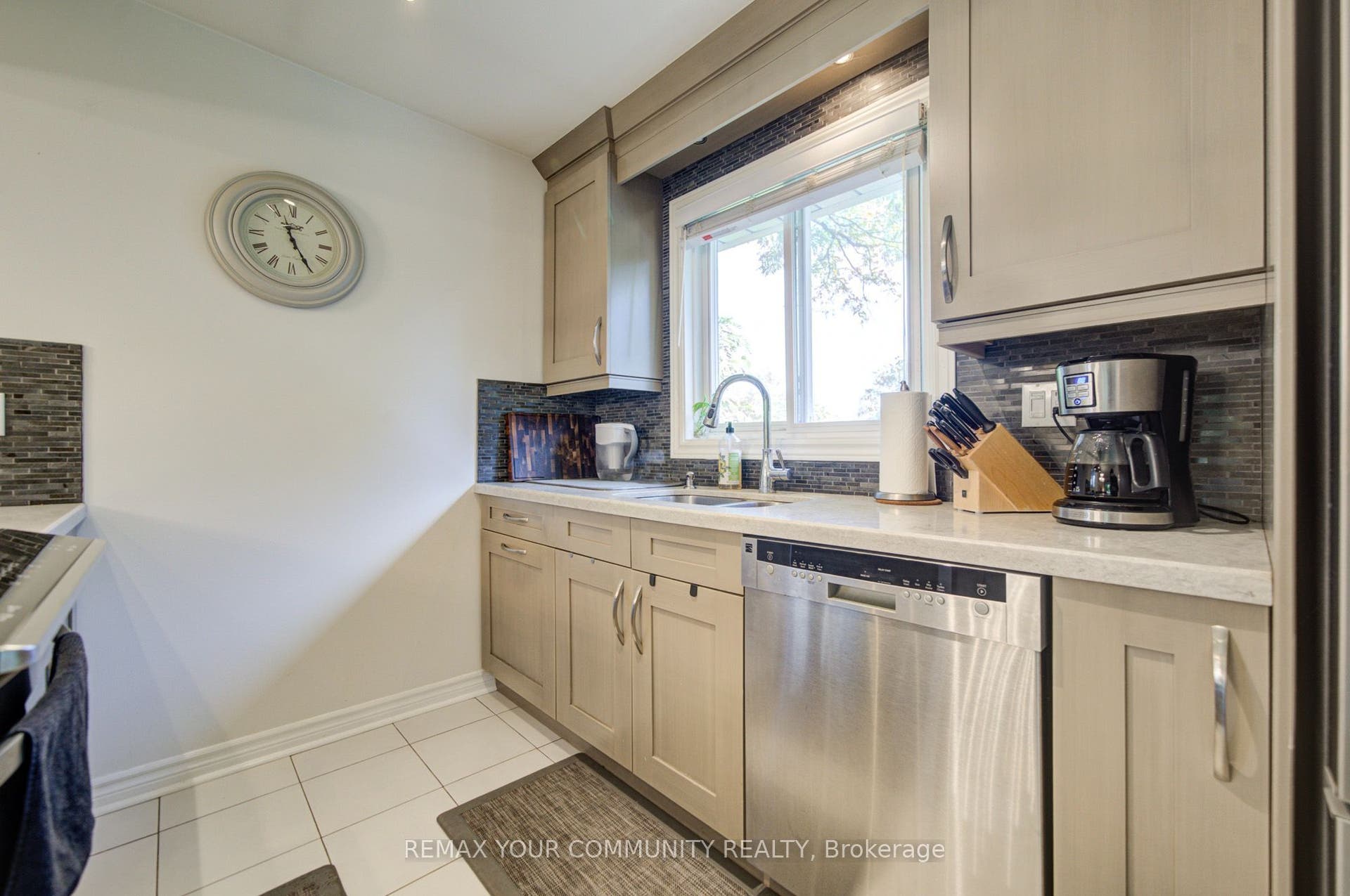 3205 Martins Pine Court, Mississauga, Peel ON L5L 1G2