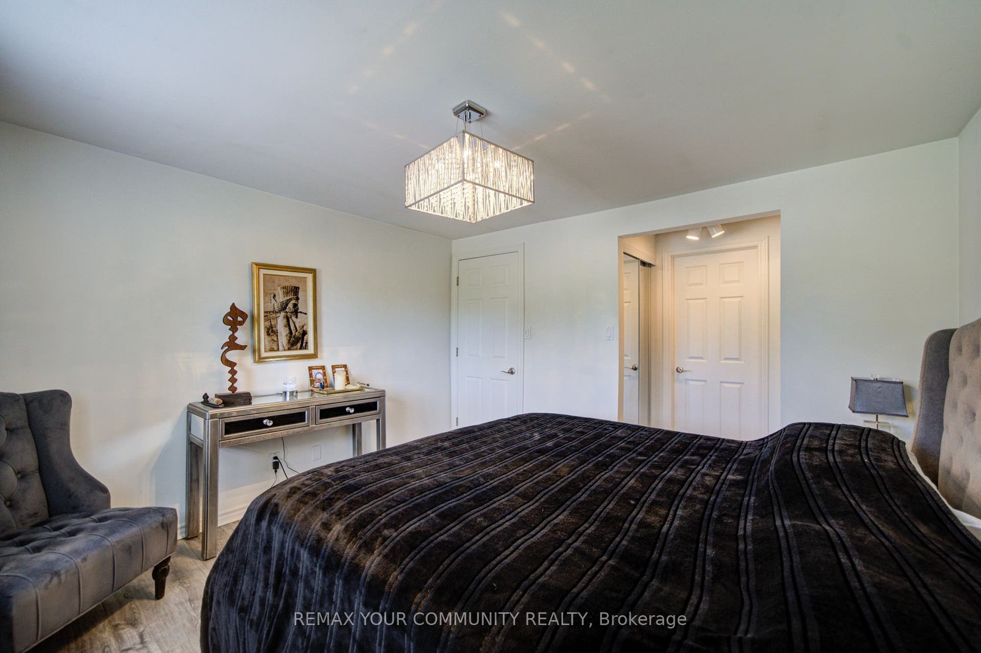 3205 Martins Pine Court, Mississauga, Peel ON L5L 1G2