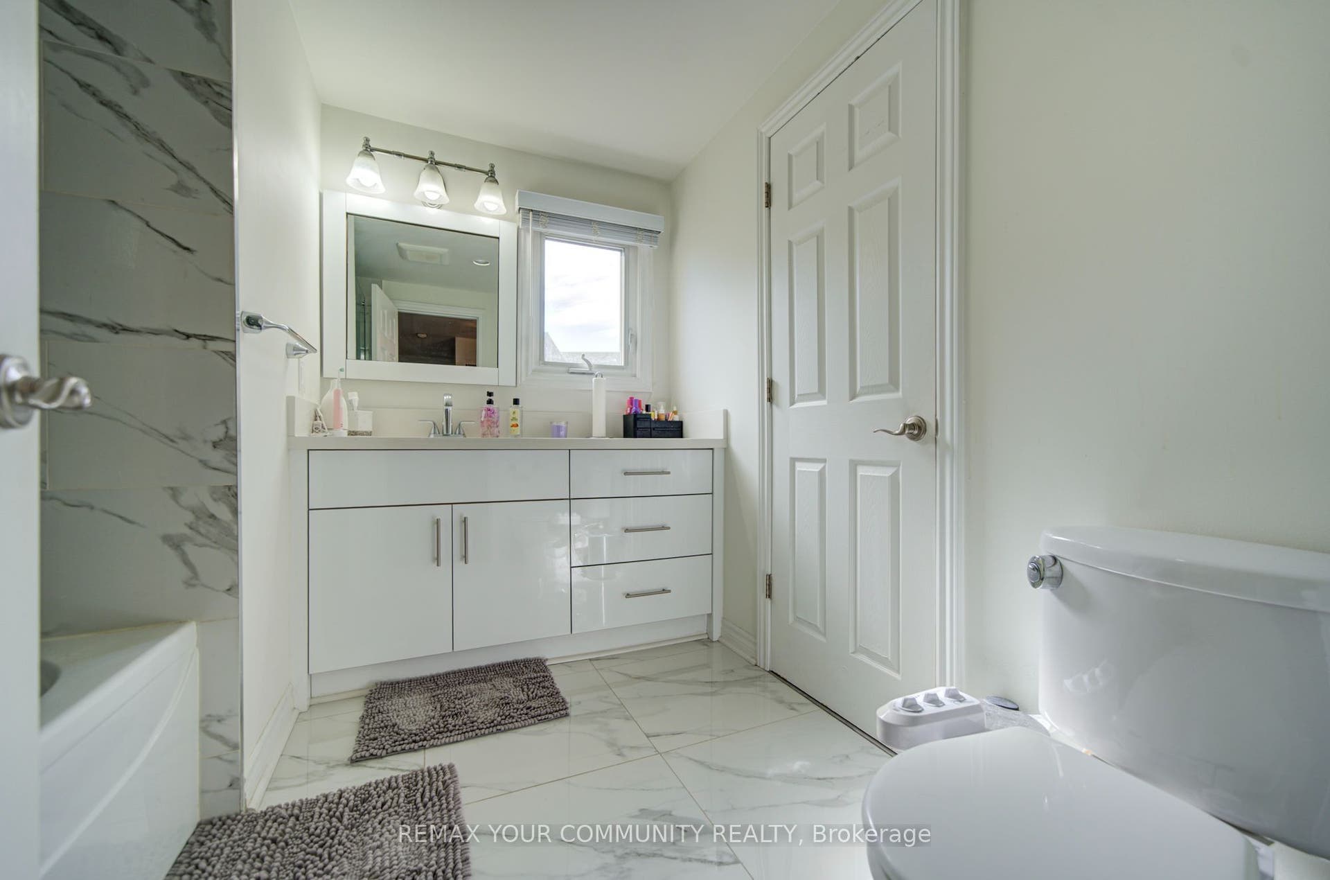 3205 Martins Pine Court, Mississauga, Peel ON L5L 1G2