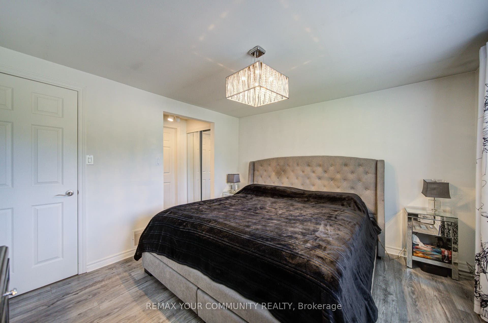 3205 Martins Pine Court, Mississauga, Peel ON L5L 1G2