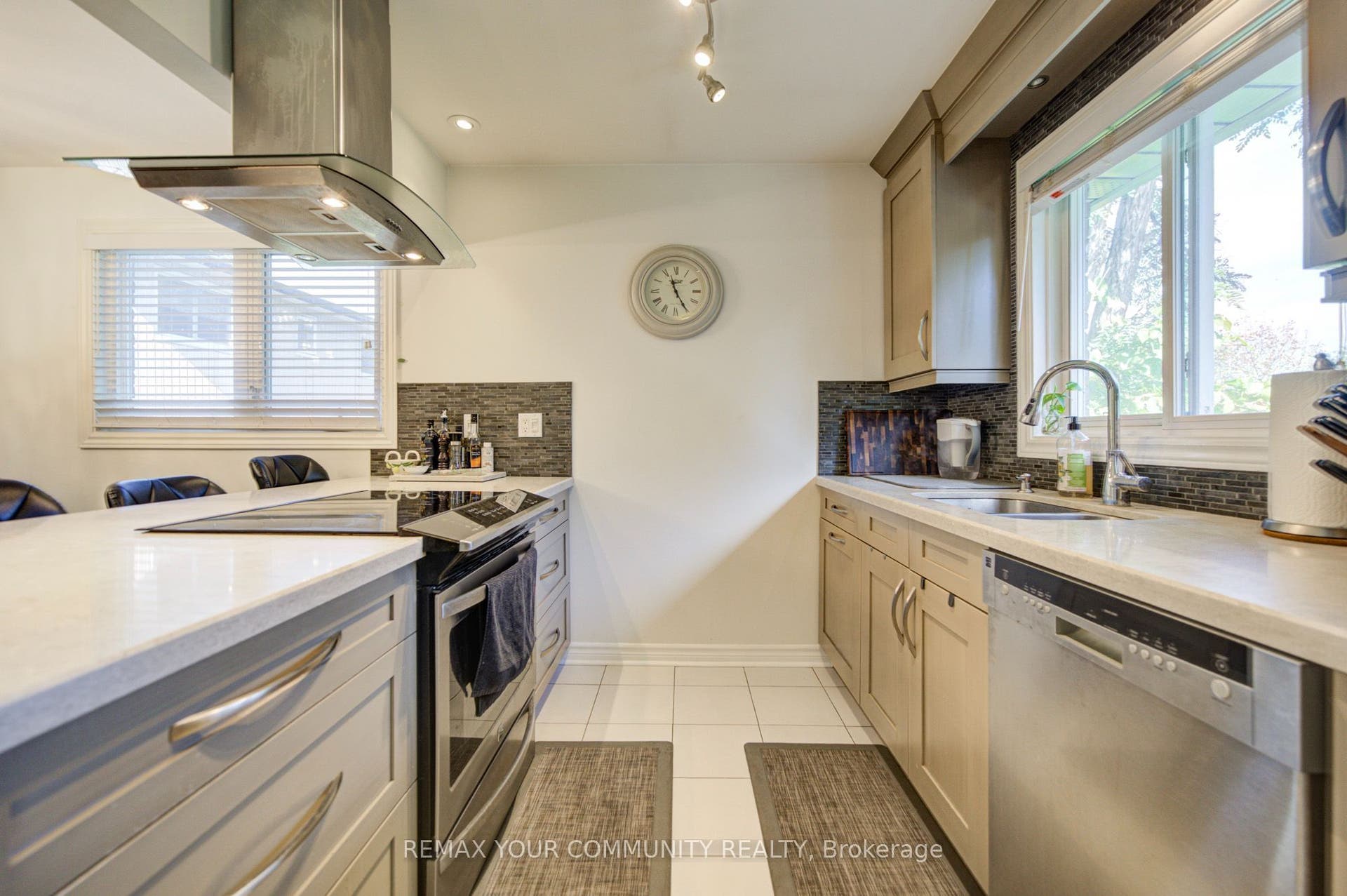 3205 Martins Pine Court, Mississauga, Peel ON L5L 1G2