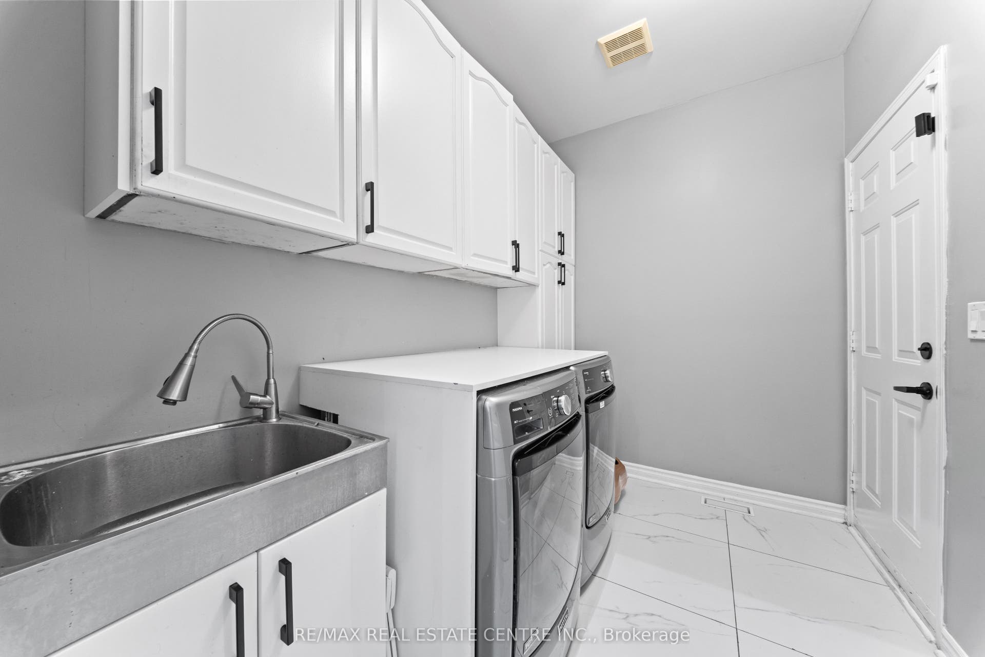 10 Midvale Road, Brampton, Brampton, Peel ON L7A 2N1