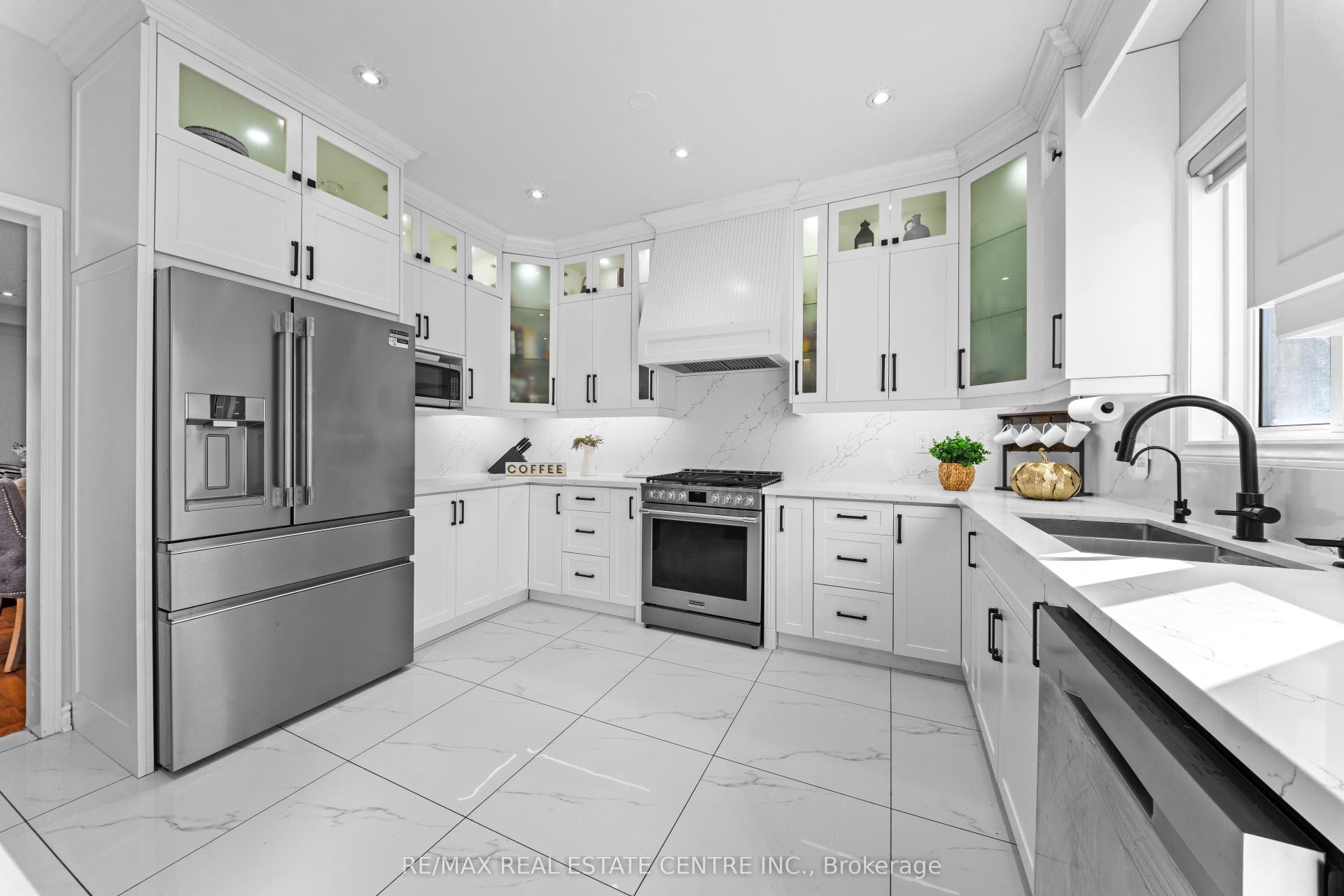10 Midvale Road, Brampton, Brampton, Peel ON L7A 2N1