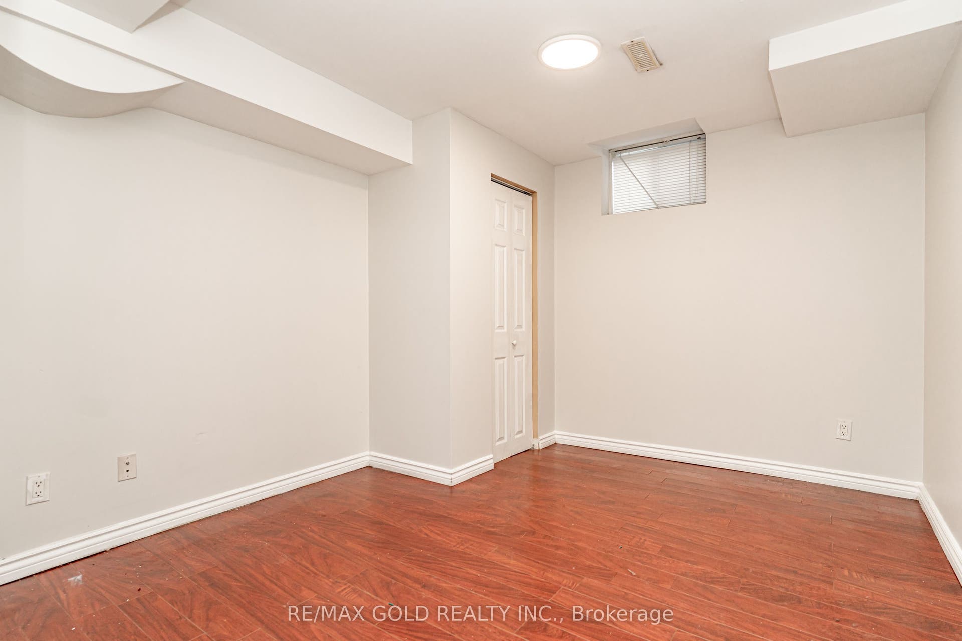 34 Jingle Crescent, Brampton, Peel ON L6S 0B2