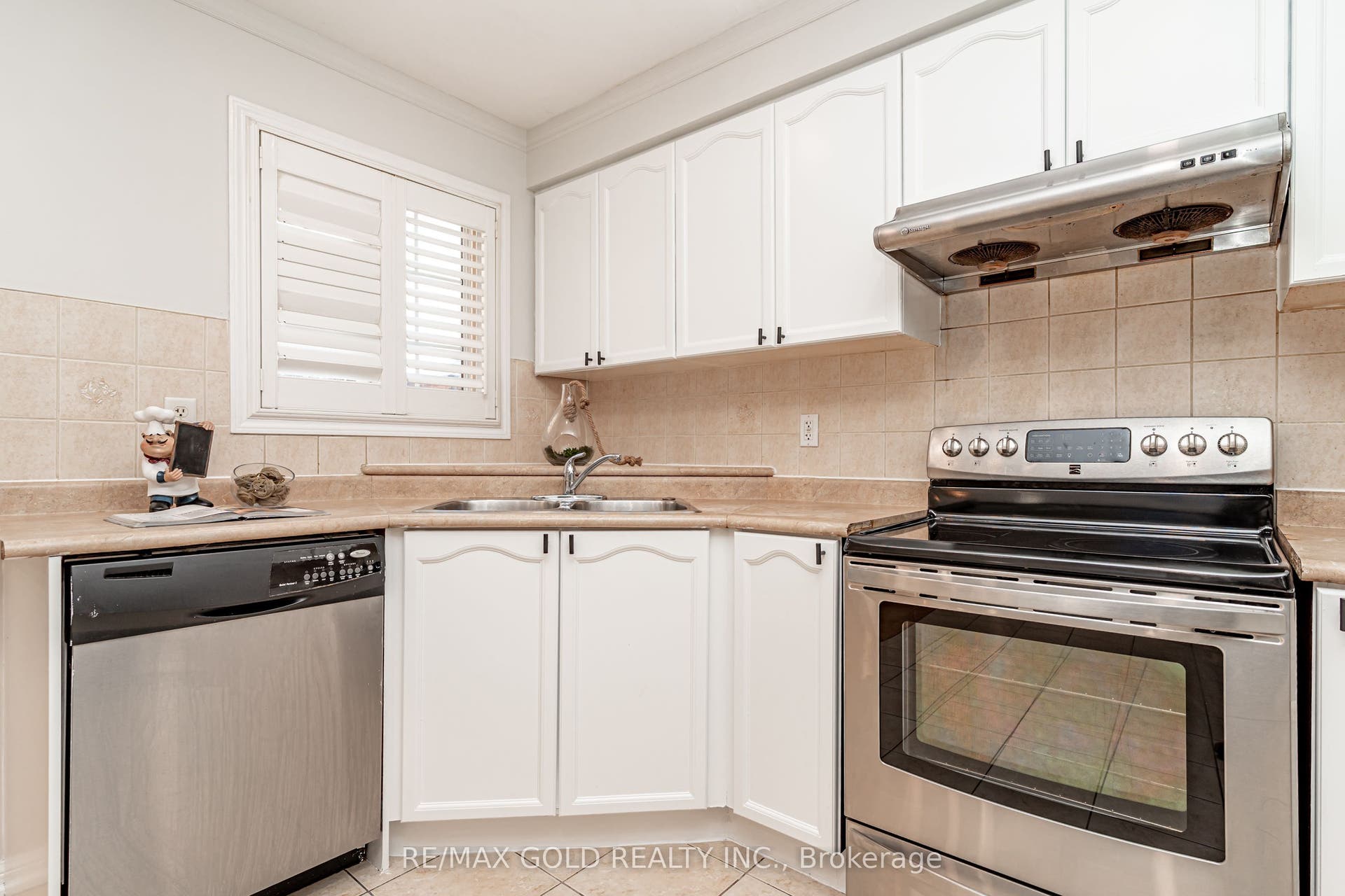34 Jingle Crescent, Brampton, Peel ON L6S 0B2