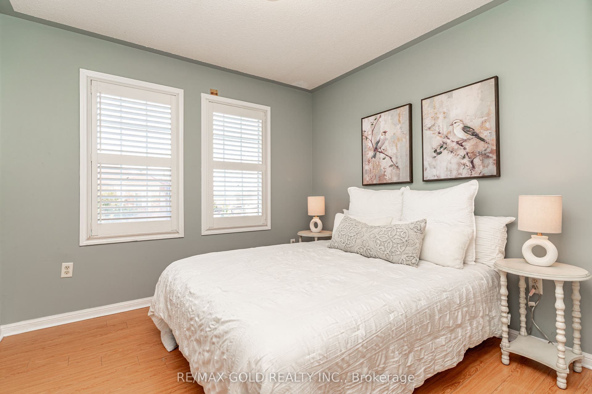 34 Jingle Crescent, Brampton, Peel ON L6S 0B2