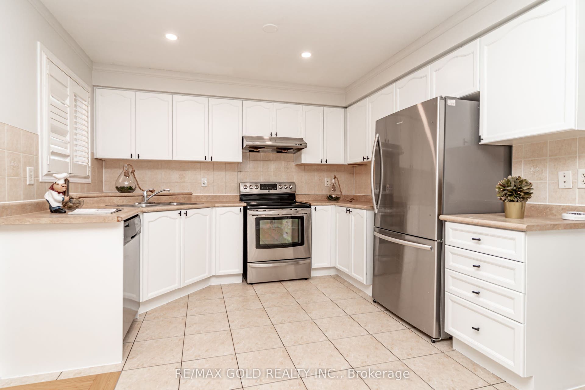 34 Jingle Crescent, Brampton, Peel ON L6S 0B2