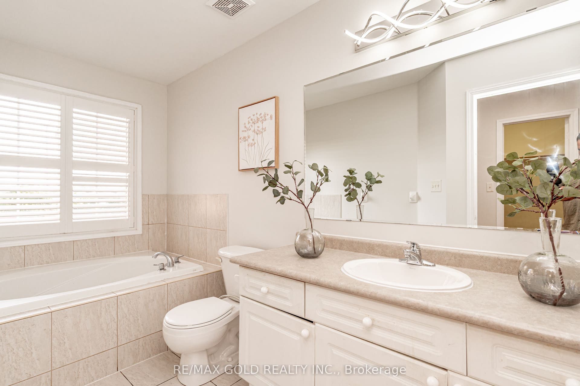 34 Jingle Crescent, Brampton, Peel ON L6S 0B2