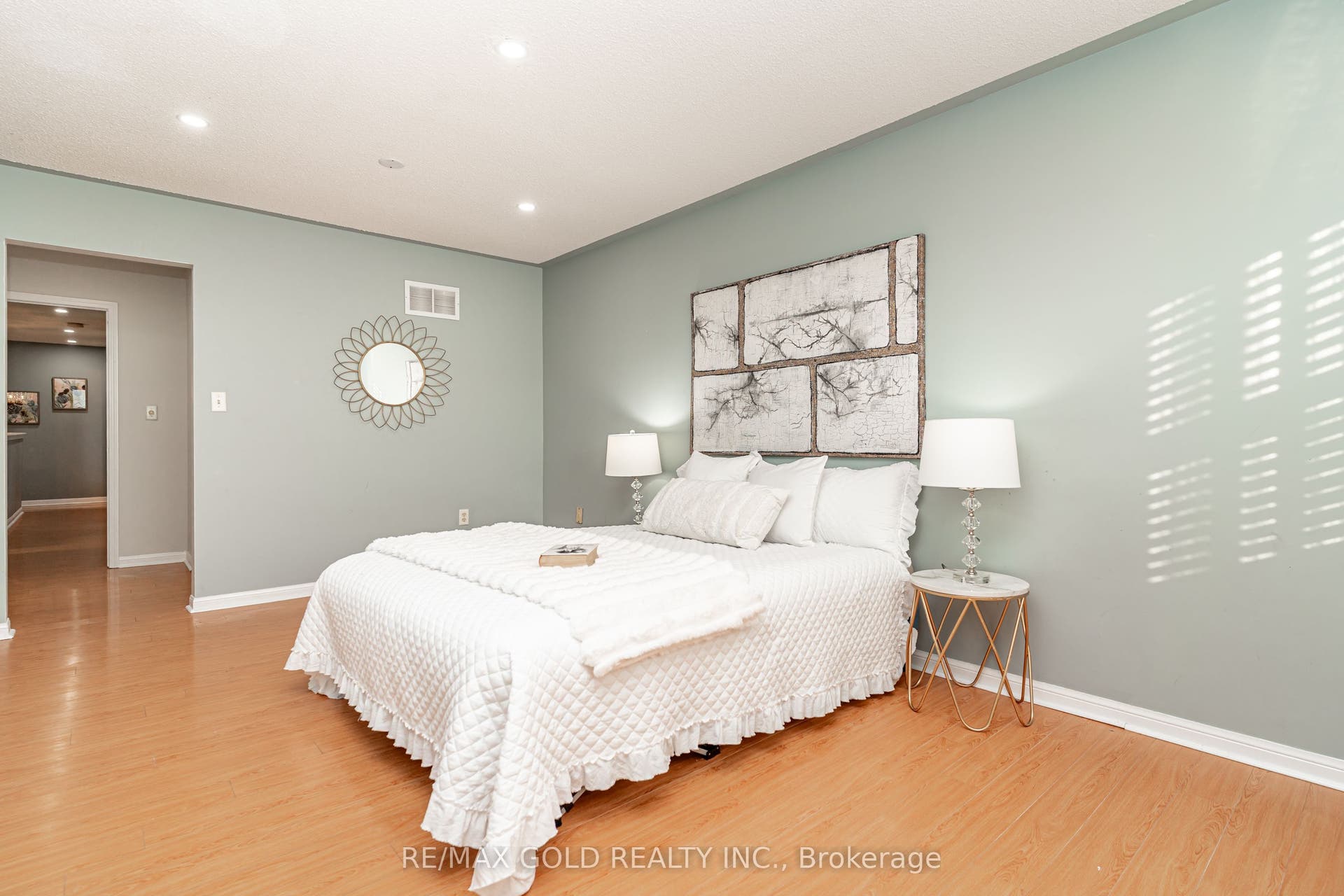34 Jingle Crescent, Brampton, Peel ON L6S 0B2