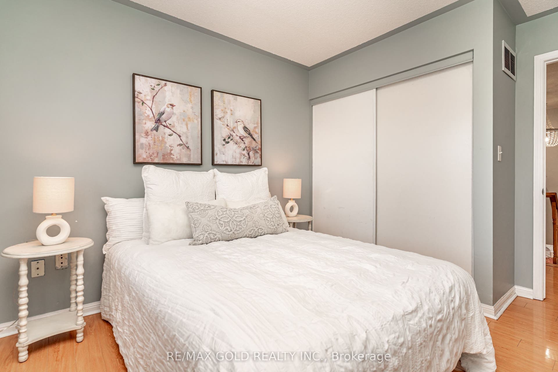 34 Jingle Crescent, Brampton, Peel ON L6S 0B2