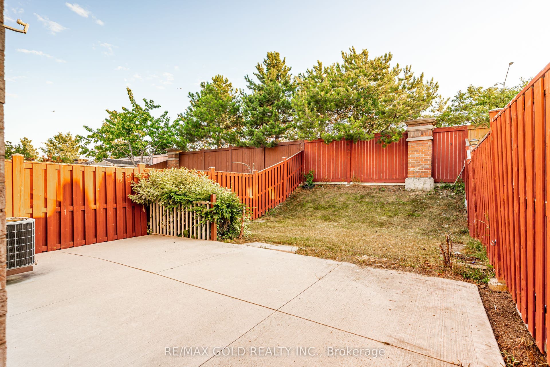 34 Jingle Crescent, Brampton, Peel ON L6S 0B2