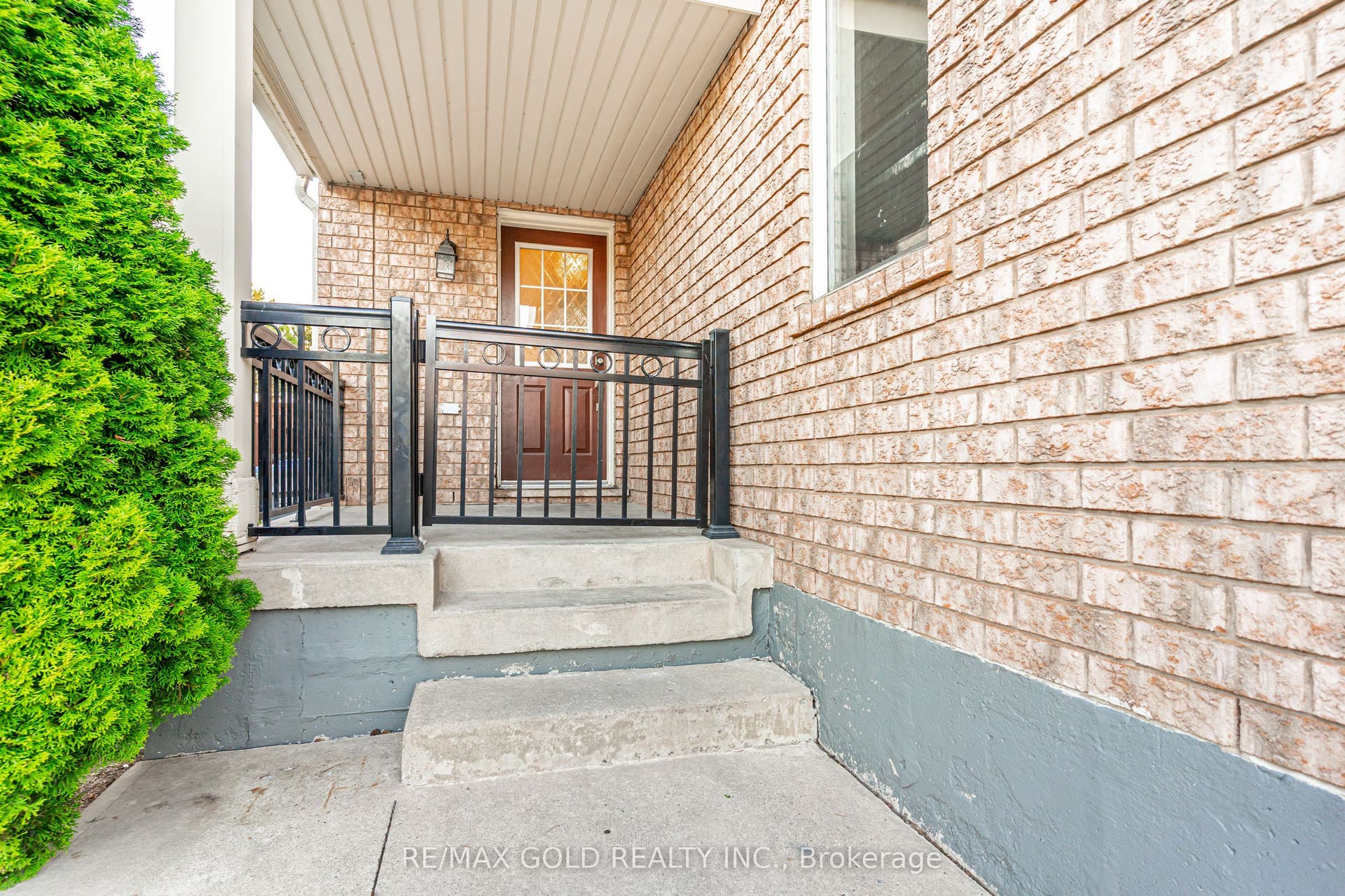 34 Jingle Crescent, Brampton, Peel ON L6S 0B2