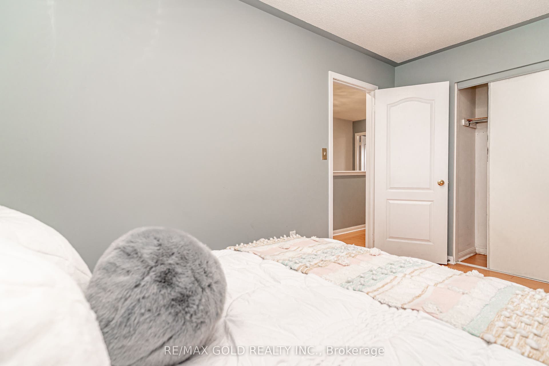 34 Jingle Crescent, Brampton, Peel ON L6S 0B2