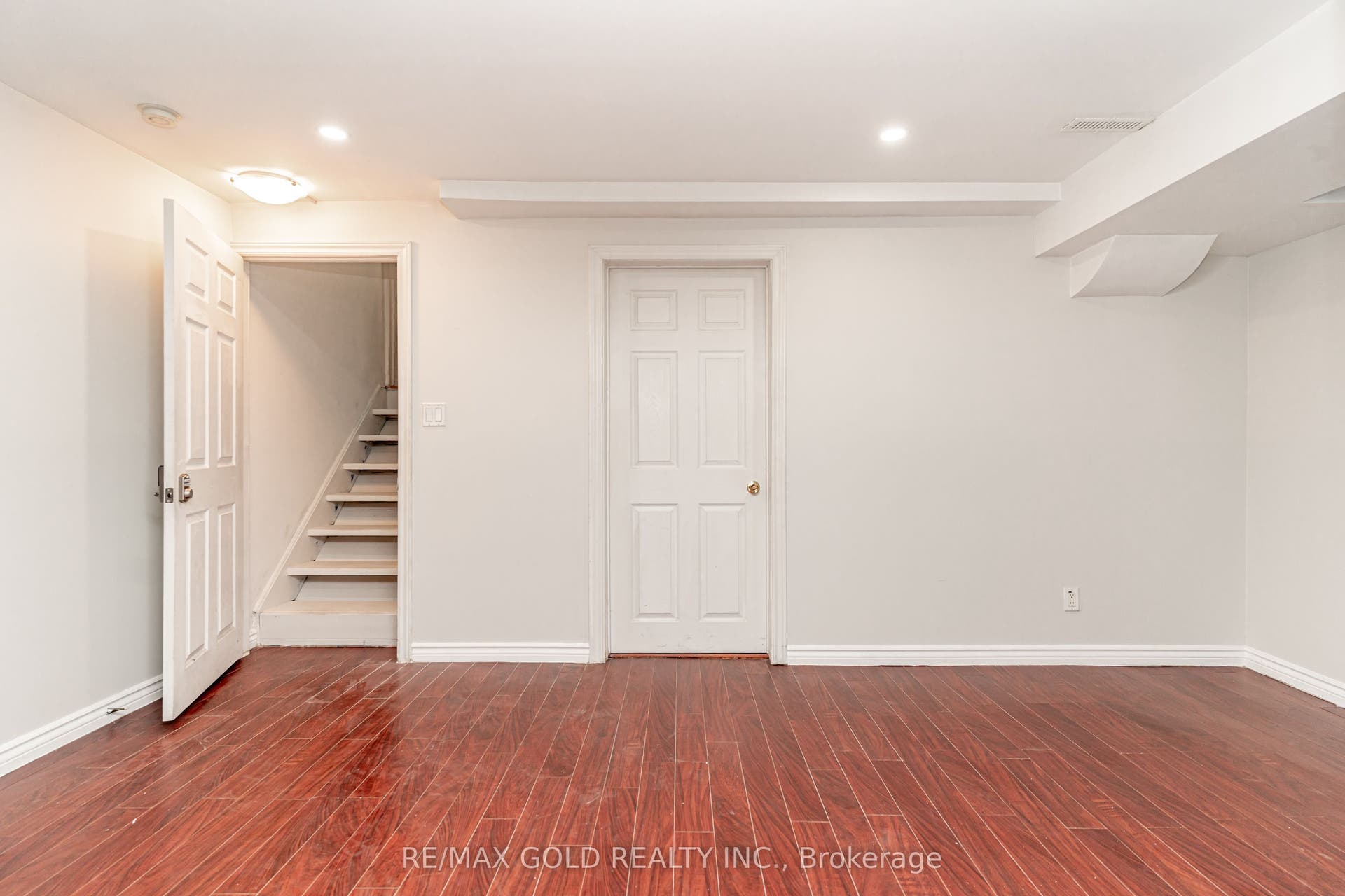 34 Jingle Crescent, Brampton, Peel ON L6S 0B2