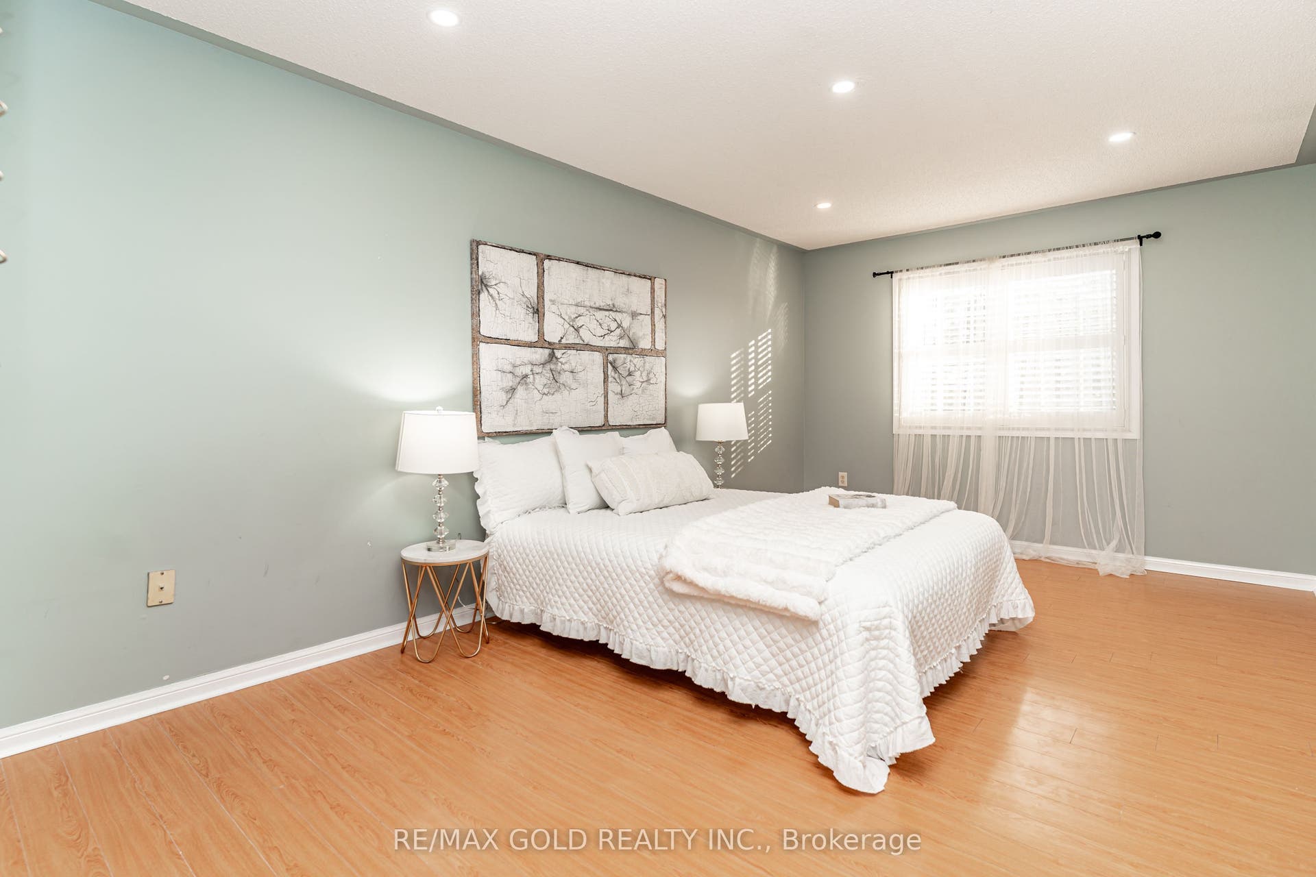 34 Jingle Crescent, Brampton, Peel ON L6S 0B2
