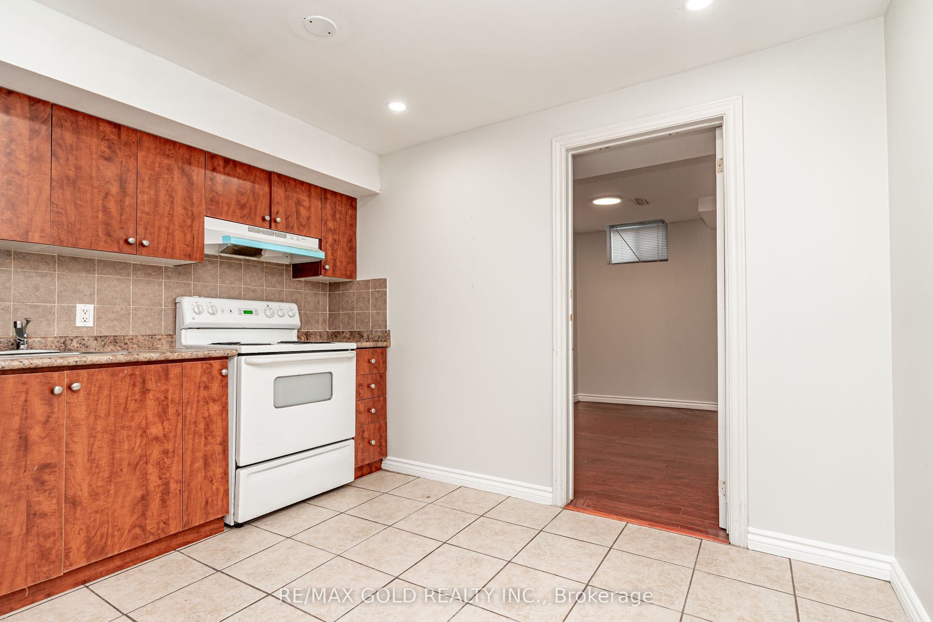 34 Jingle Crescent, Brampton, Peel ON L6S 0B2