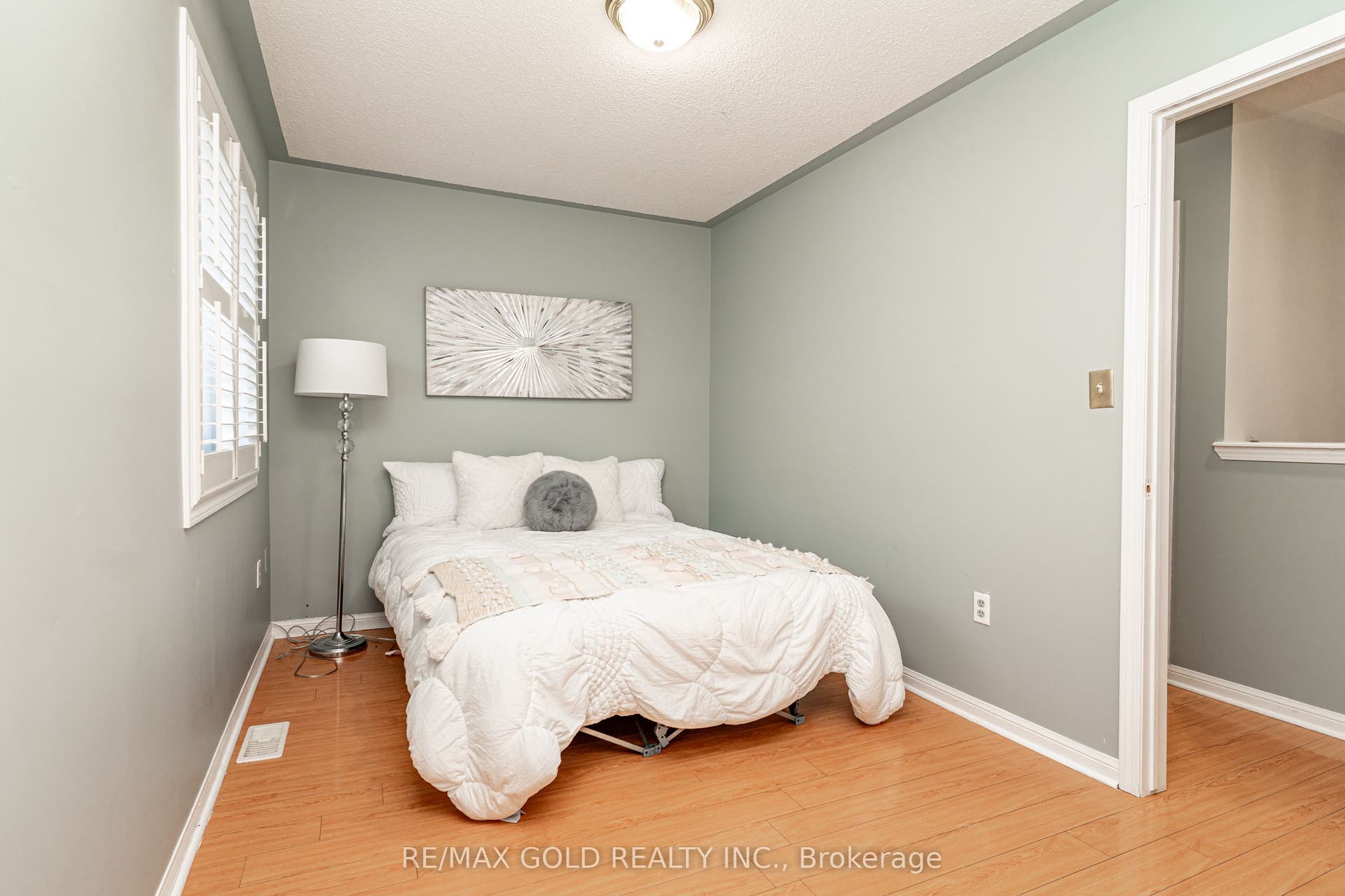 34 Jingle Crescent, Brampton, Peel ON L6S 0B2