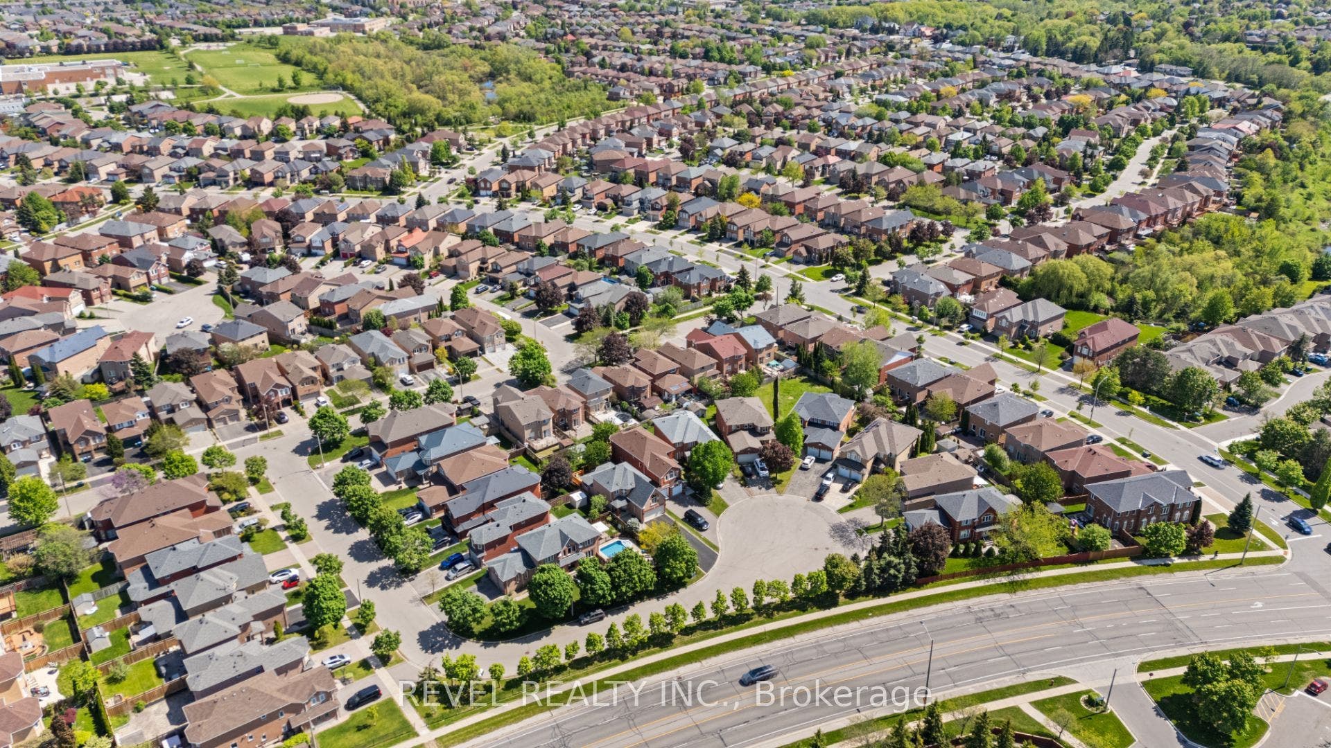 1263 Bantham Street, Mississauga, Peel ON L5V 1Y8