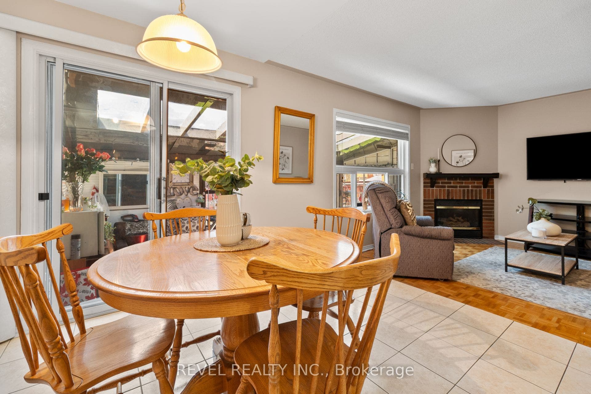 1263 Bantham Street, Mississauga, Peel ON L5V 1Y8