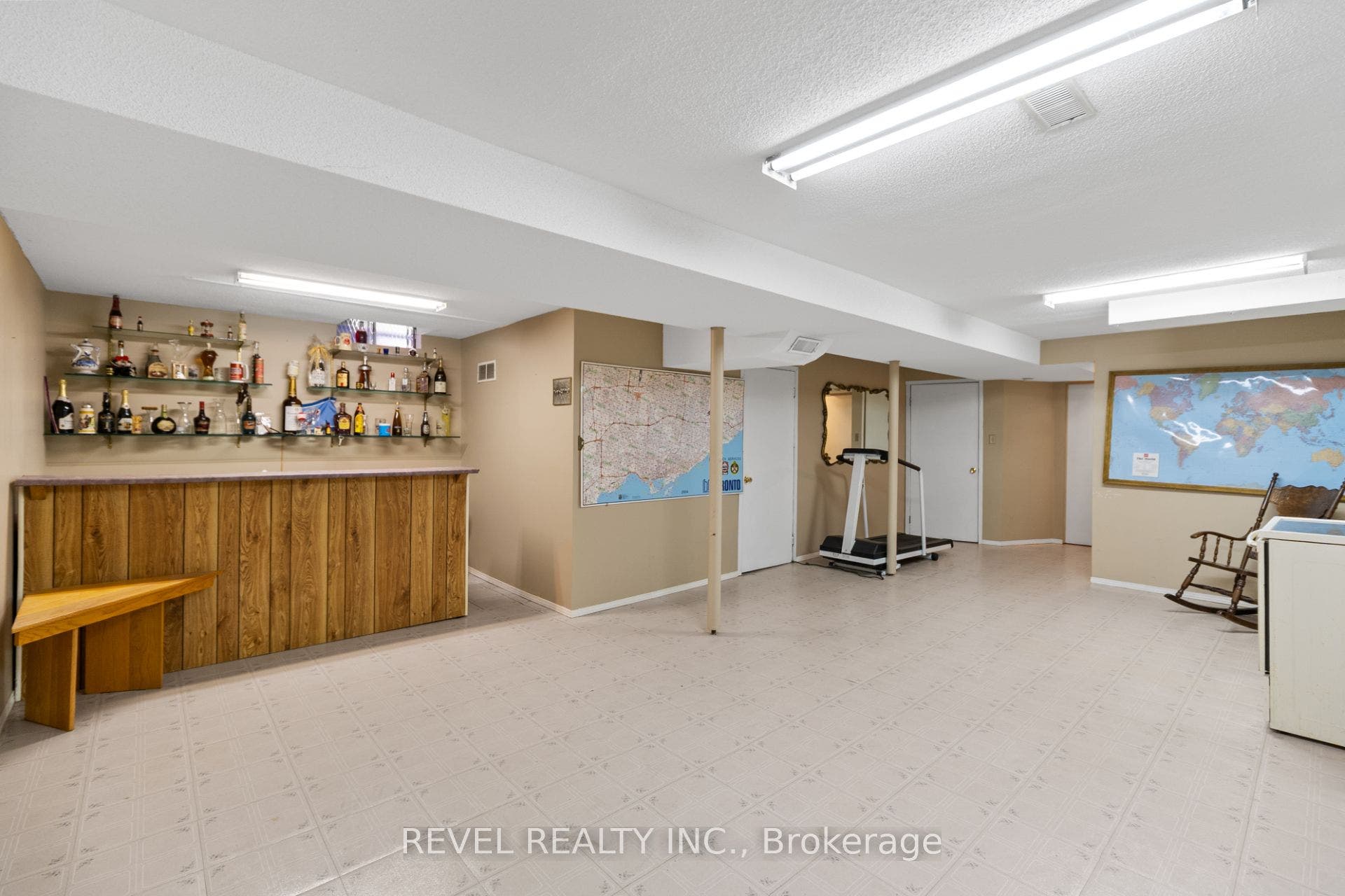 1263 Bantham Street, Mississauga, Peel ON L5V 1Y8