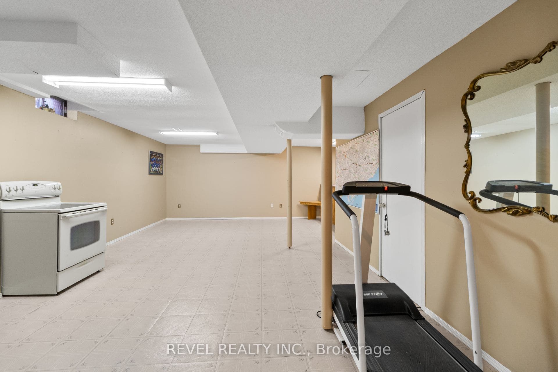 1263 Bantham Street, Mississauga, Peel ON L5V 1Y8
