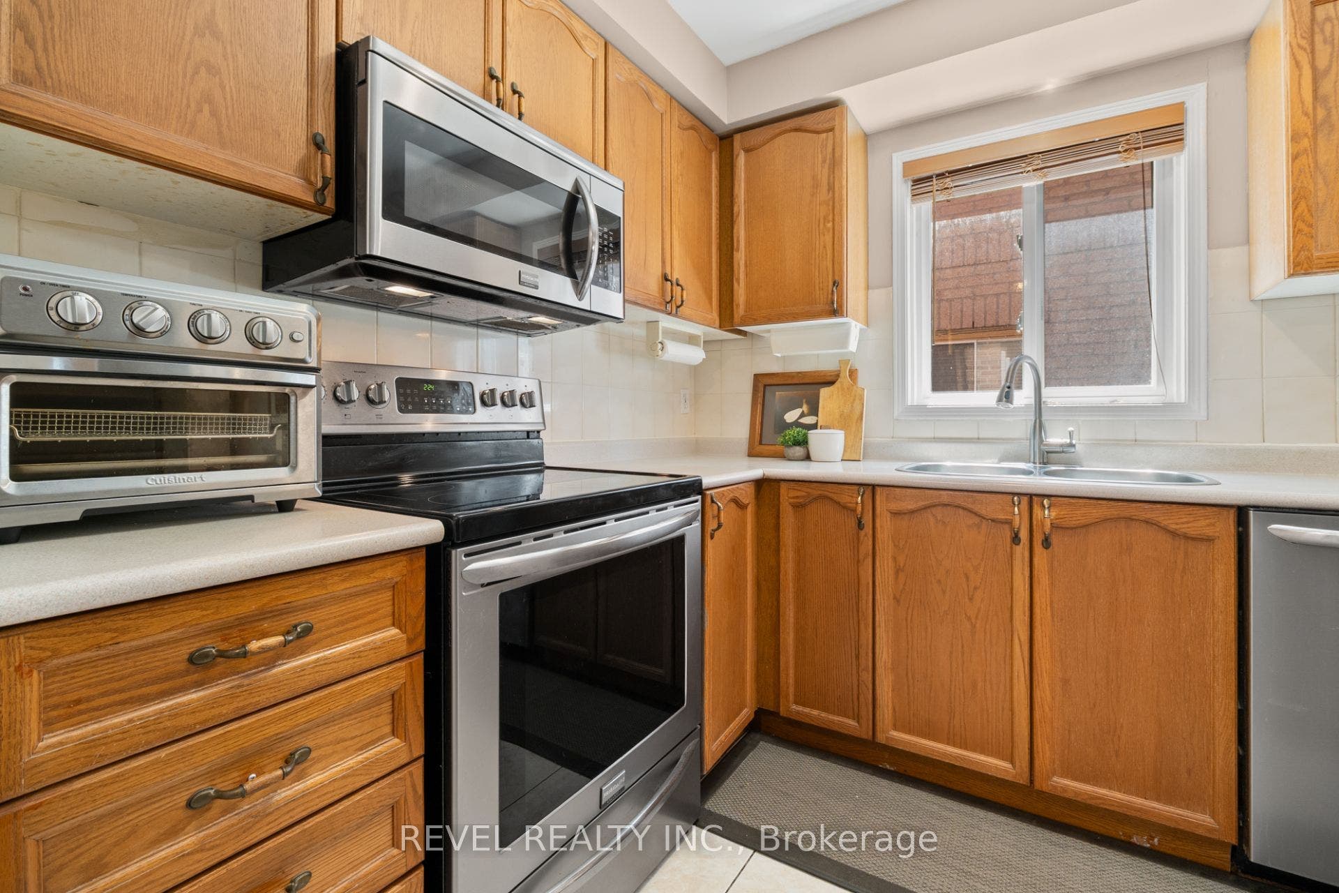 1263 Bantham Street, Mississauga, Peel ON L5V 1Y8