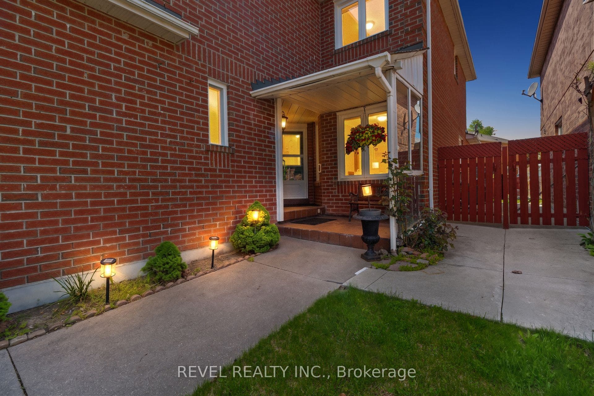 1263 Bantham Street, Mississauga, Peel ON L5V 1Y8