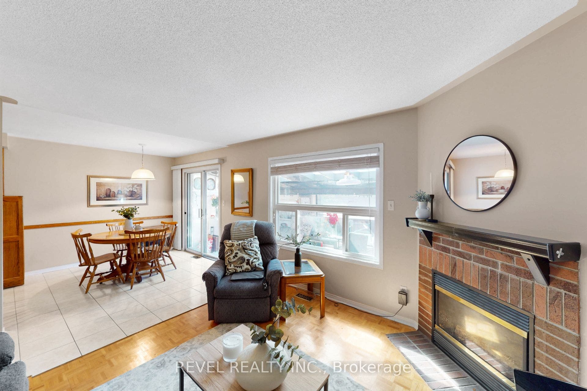 1263 Bantham Street, Mississauga, Peel ON L5V 1Y8