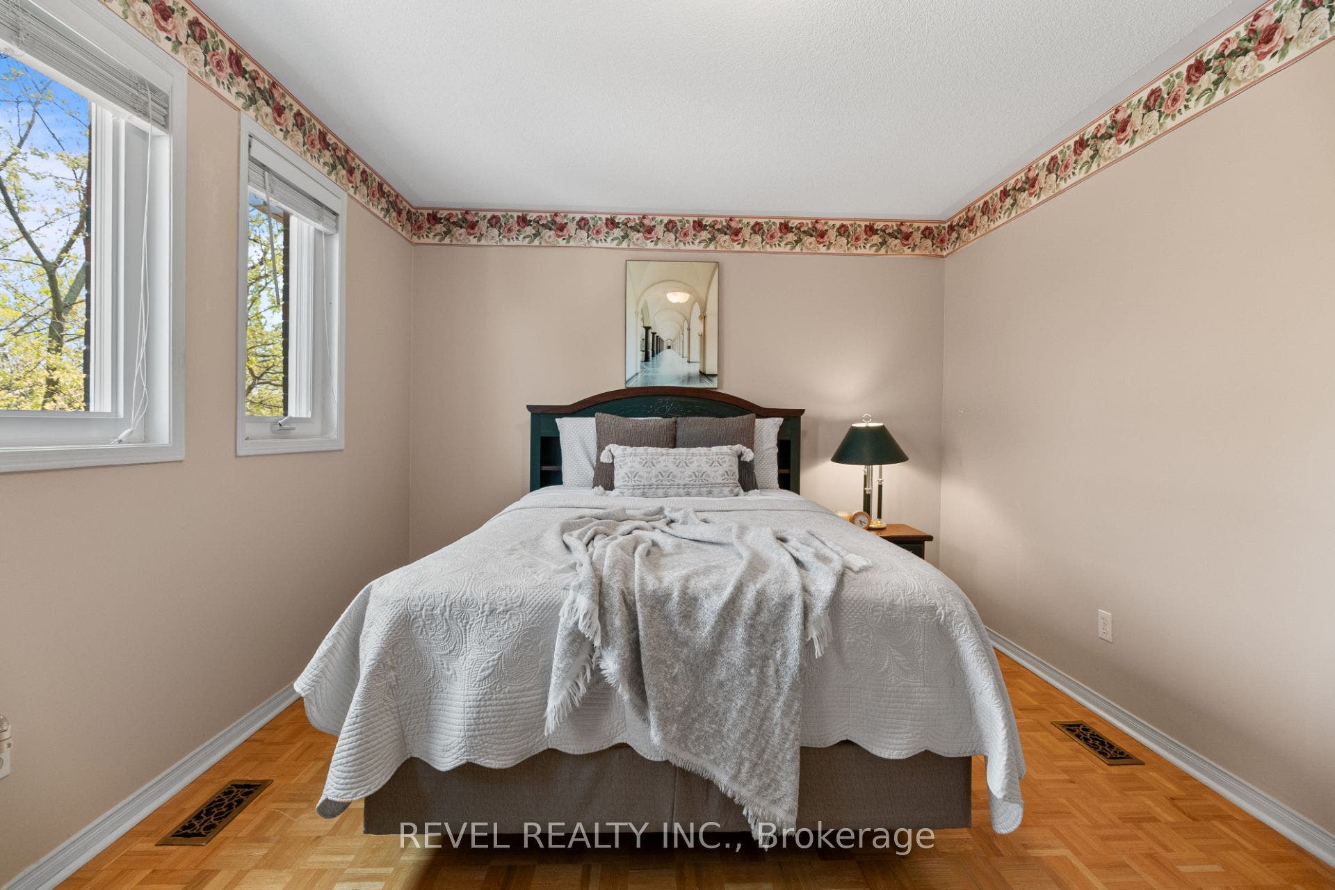 1263 Bantham Street, Mississauga, Peel ON L5V 1Y8