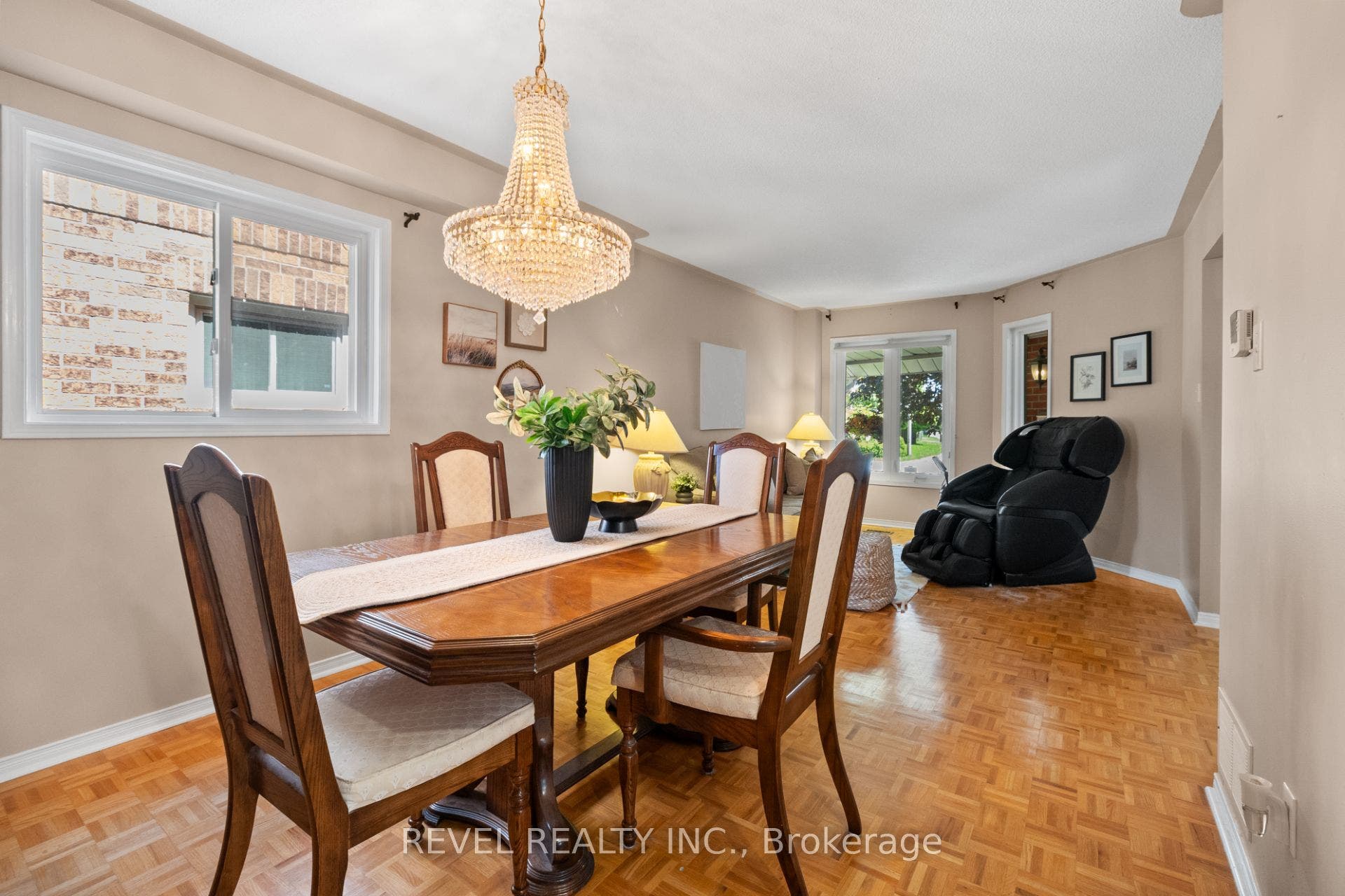 1263 Bantham Street, Mississauga, Peel ON L5V 1Y8